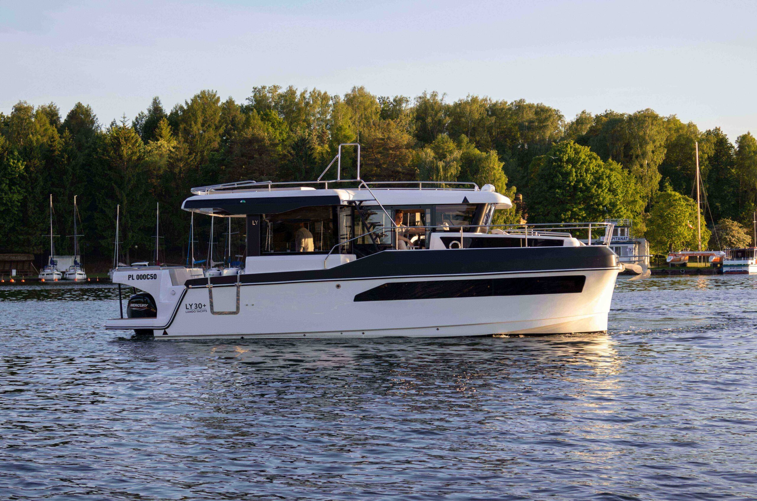 Lamdo Yachts LY30+ 150KM (6os.)